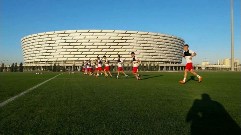 qirgizistan-futbolchulari-bakida-