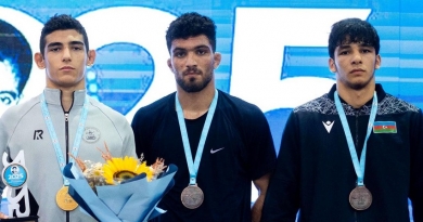 Azərbaycan güləşçiləri İrandakı turniri beş medalla başa vurublar