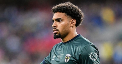 22 yaşlı qapıçı 