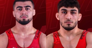 İki güləşçimiz final görüşünə çıxır, ikisi mübarizəyə başlayır