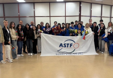 İslamiadanın mükafatçıları Vətənə qayıdıblar