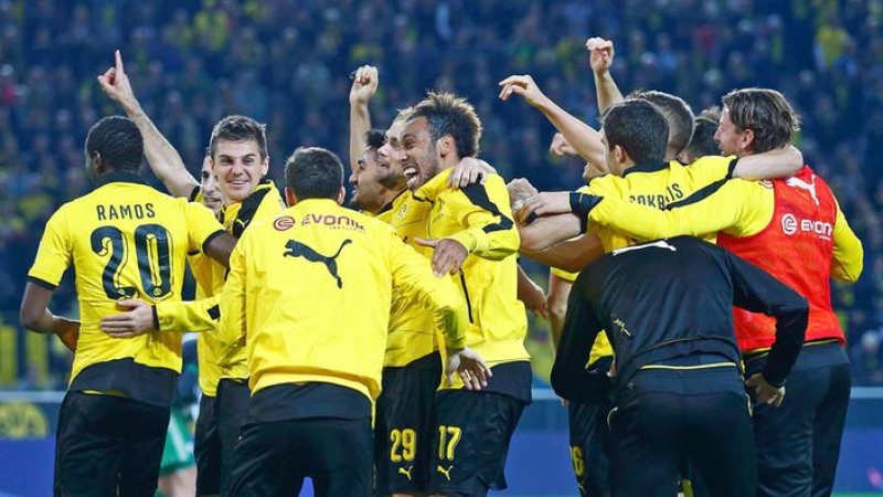 borussiya-dortmund-shalkeni-elibosh-yola-saldi-2