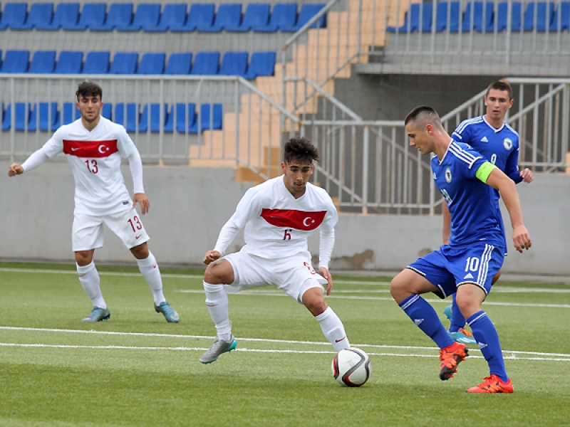 azerbaycan-ve-turkiye-meglubiyyetle-bashladi