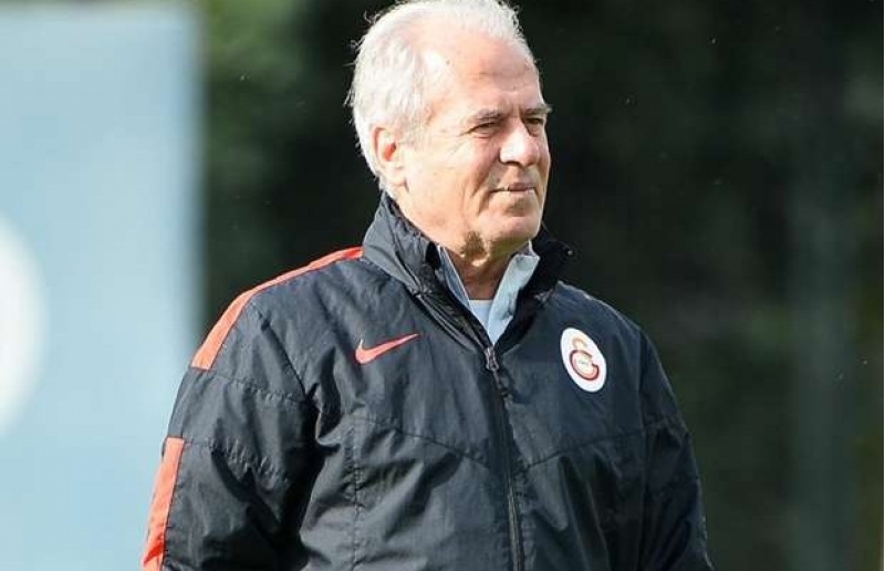 qalatasaray-mustafa-denizli-ile-yollarini-ayirir