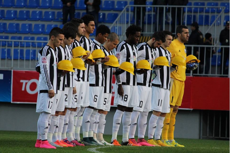 zire-ile-oyundan-once-neftchi-futbolchulari