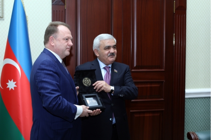 rovneq-abdullayev-marius-vizerle-gorushdu