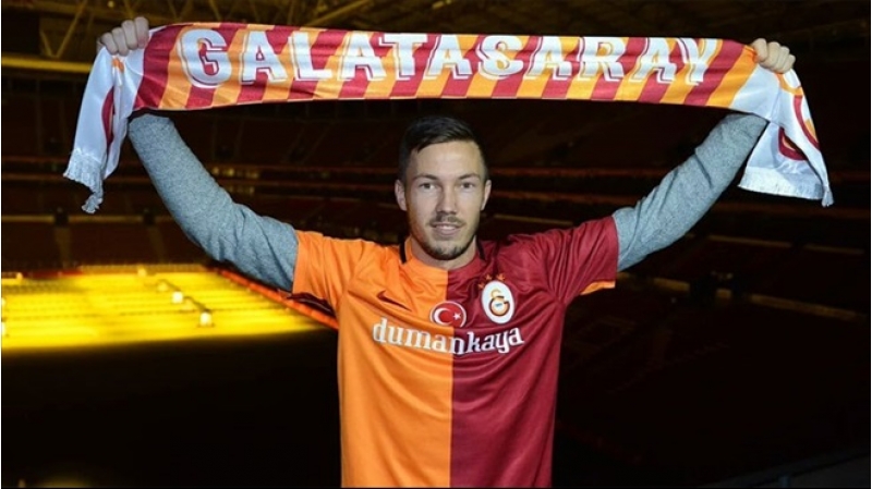 qalatasaray-yeni-transferini-ictimaiyyete-teqdim-etdi
