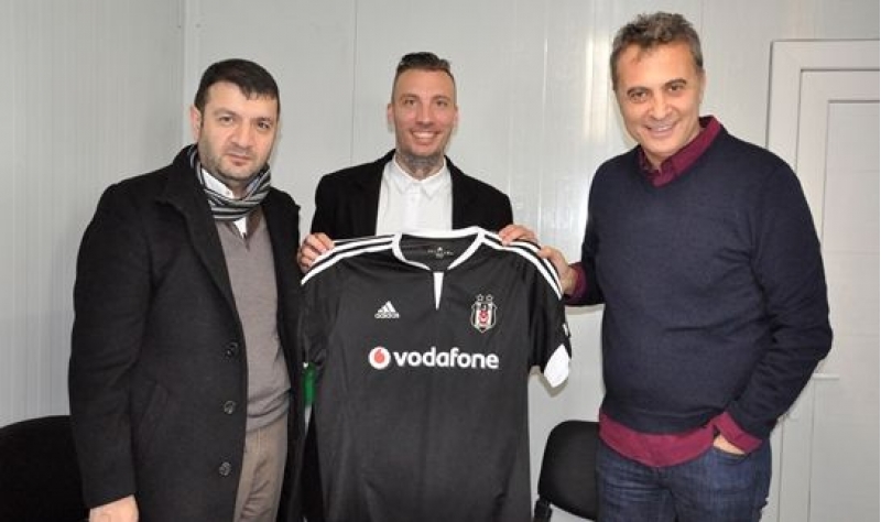 beshiktash-ispaniyali-futbolchunu-transfer-etdi