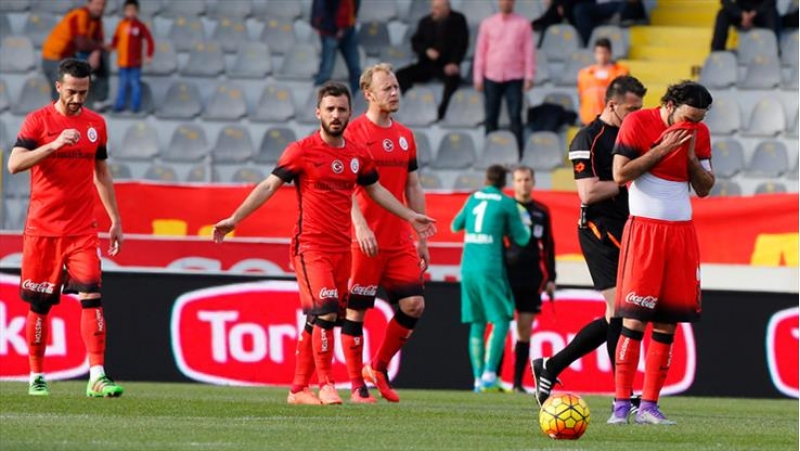 fener-qalib-geldi-qalatasaray-yene-xal-itirdi