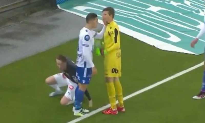 komanda-yoldashi-ile-mubahise-eden-futbolchu-meydandan-qovuldu