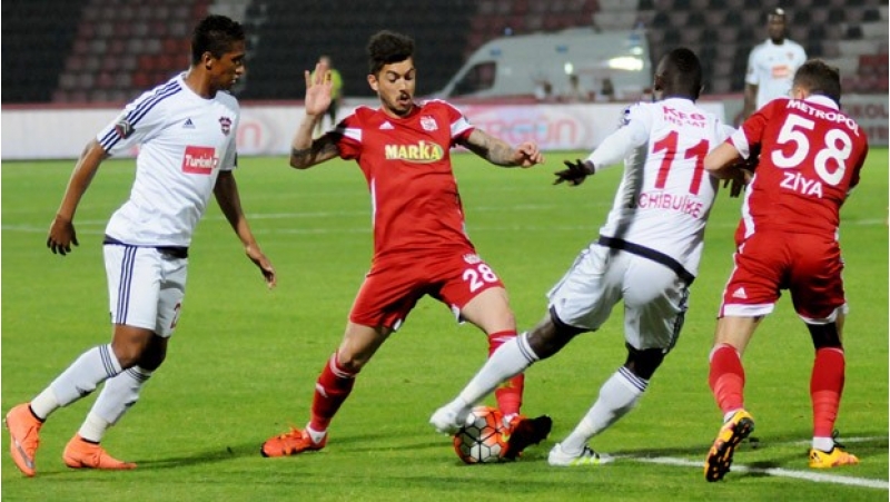 super-liqa-sivasspor-antepde-qelebe-qazandi