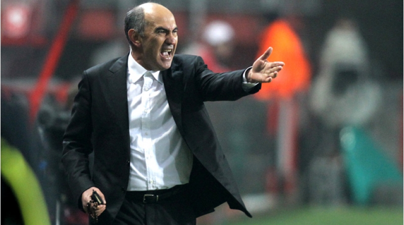 kurban-berdiyev-azerbaycan-millisini-chalishdira-biler