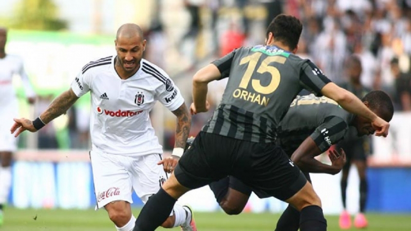 beshiktasha-chempionluq-yolunda-zerbe