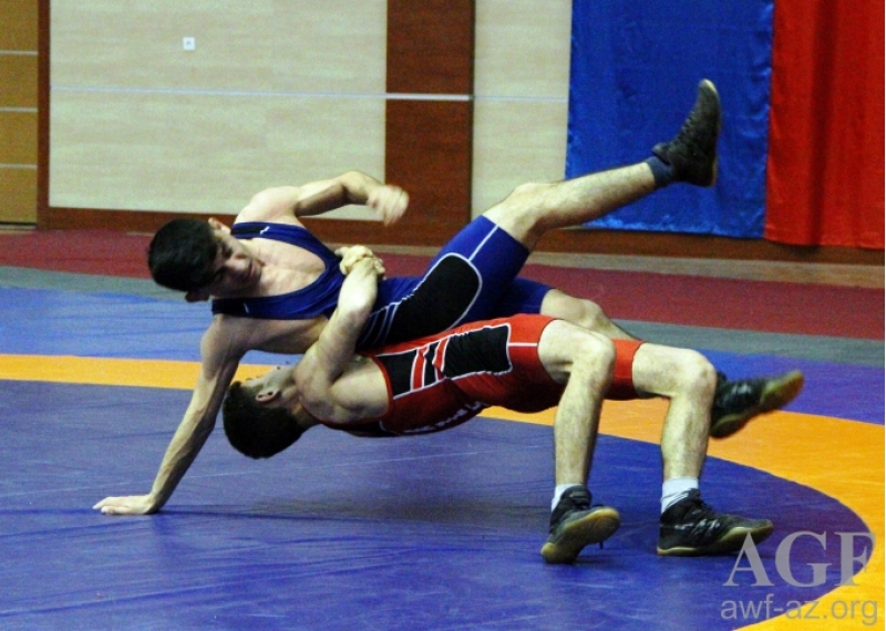 qazaxistanda-1-qizil-1-gumush