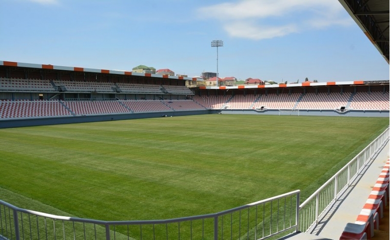 boyuk-futbol-masazira-ayaq-achir