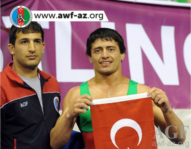 resul-chunayev-qizil-medal-ve-olimpiadaya-vesiqe-qazandi