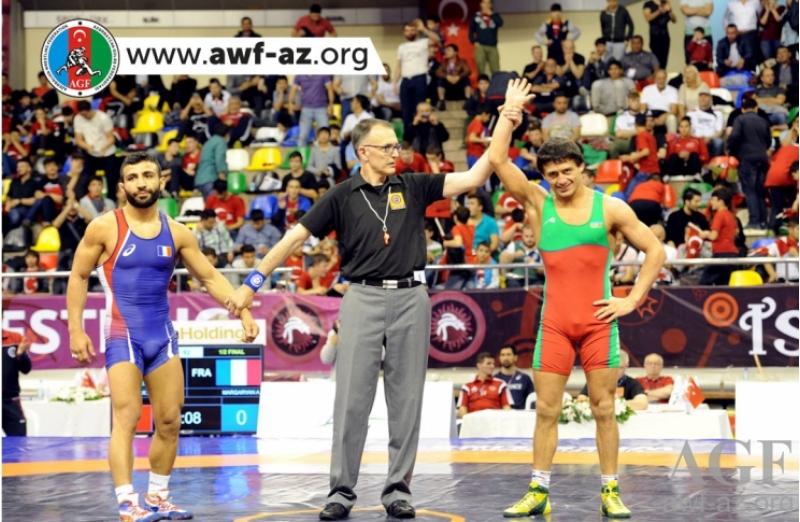 resul-chunayev-ermenini-bele-meglub-etdi