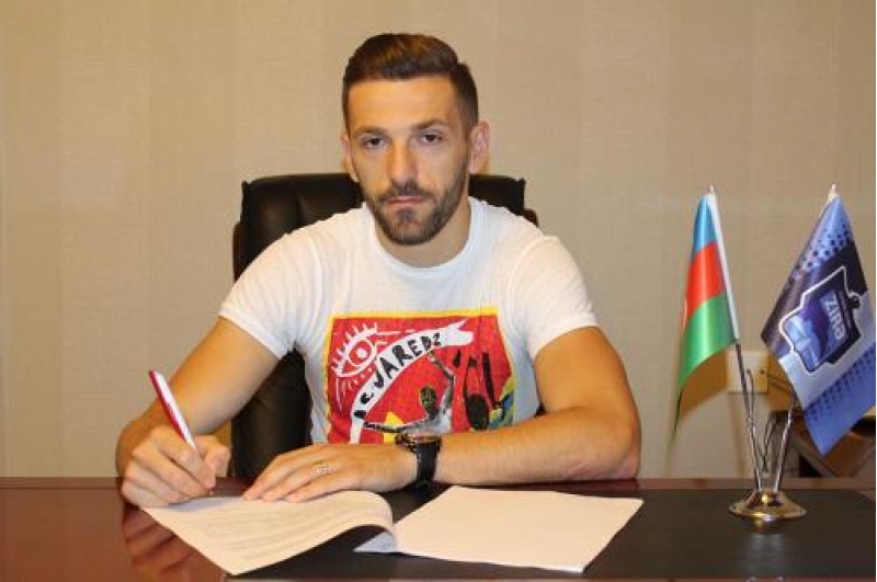 zire-heyetini-albaniyali-futbolchu-ile-guclendirdi