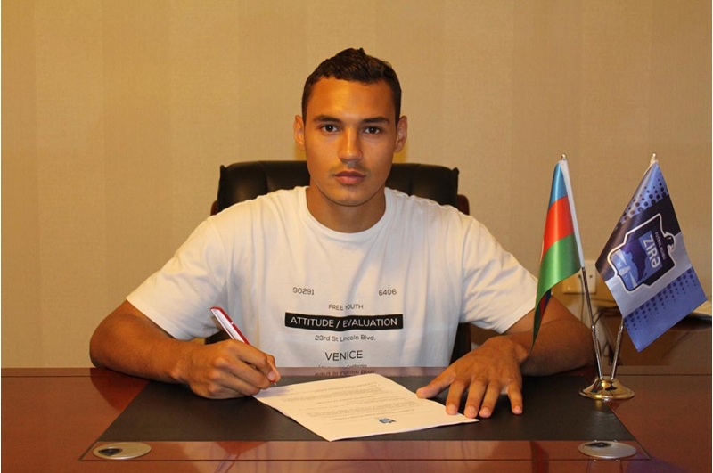 zire-ukraynali-futbolchunu-heyetine-qatdi