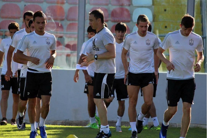 neftchi-shkendiya-ile-oyuna-hazirdir