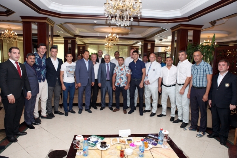 rovneq-abdullayev-milli-uzvleri-ile-gorushdu