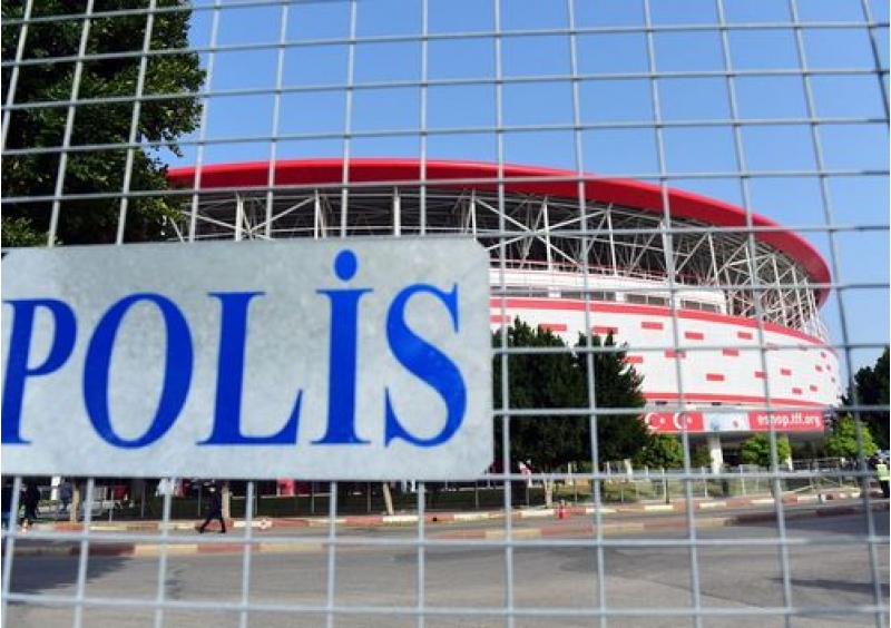 ispaniya-polisi-futbolchularin-evini-qaret-edenleri-saxlayib-