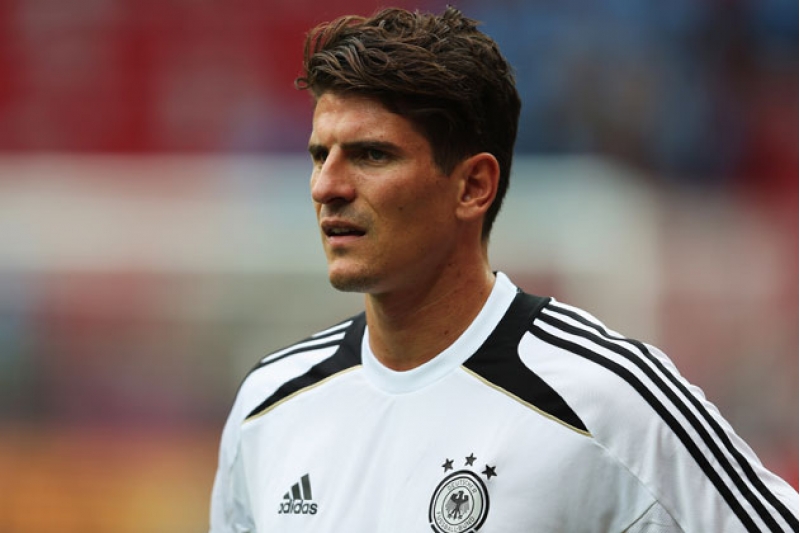 qomez-milliden-kenarlashdirildi