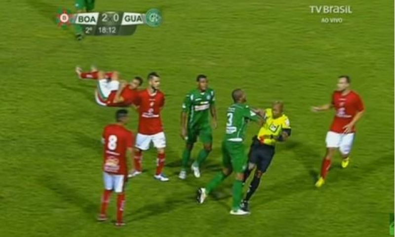 qirmizi-vereqe-aldi-hakimi-doydu