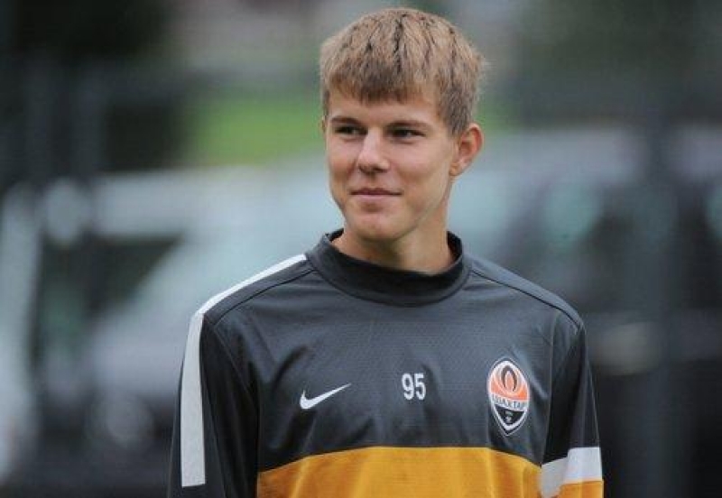 beshiktash-ukraynali-futbolchu-ile-raziliga-geldi