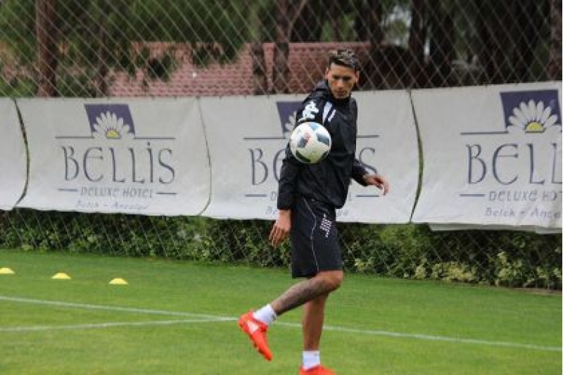 neftchi-yeni-hucumchunu-yola-saldi