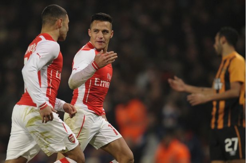arsenal-hall-sitini-elibosh-yola-saldi