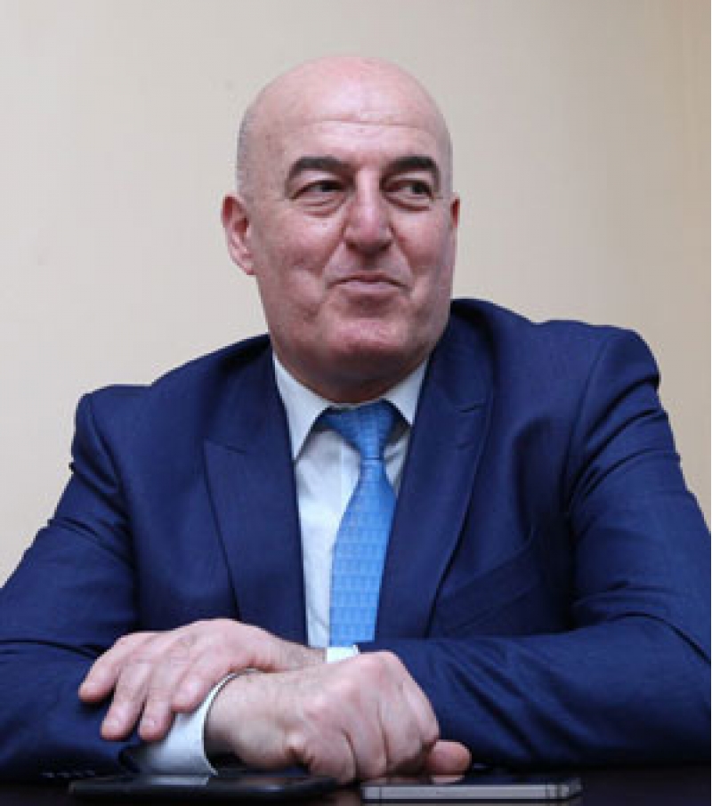 asim-xudiyev-bize-dash-taxta-atib-tehqir-edirdiler