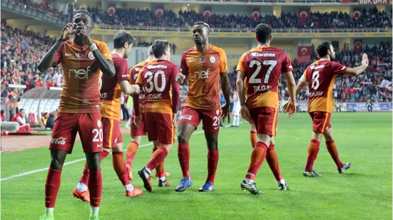 qalatasaray-son-saniyelerde-sevindi
