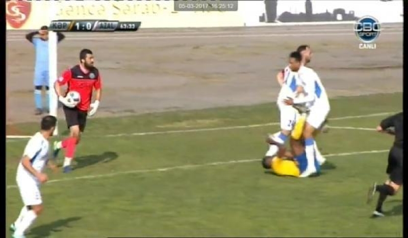gencede-tepik-atan-futbolchu-cezalandirildi