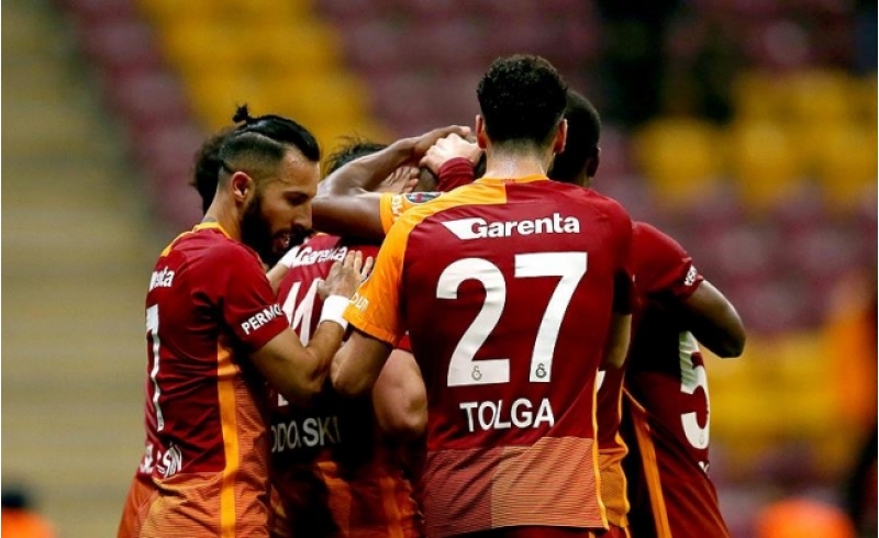 qalatasaray-sefer-qelebesile-fenere-chatdi