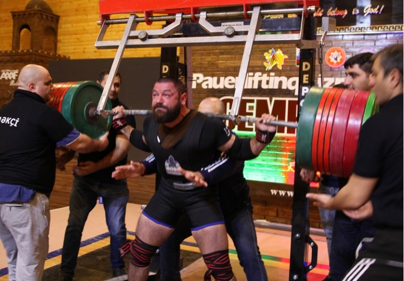 pauerliftinq-uzre-azerbaycan-chempionati-kechirilib