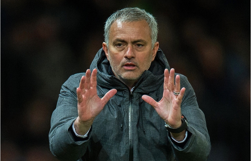 mourinyonun-berdiyeve-hediyyesi-