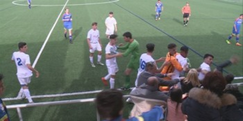 futbolchu-azarkeshle-elbeyaxa-oldu