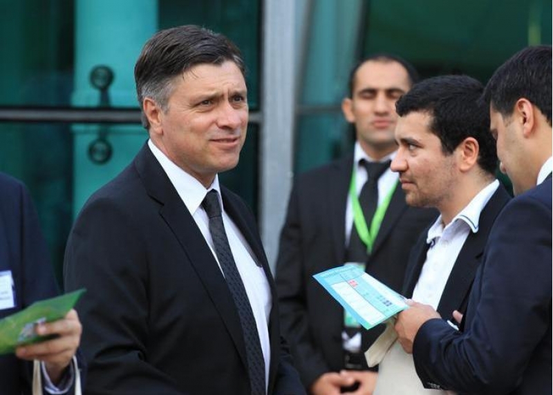 interin-sabiq-prezidenti-azerbaycani-terk-etdi