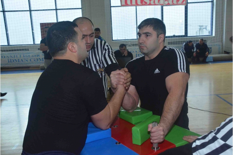 qol-guleshchileri-aprel-shehidlerini-yad-edibler