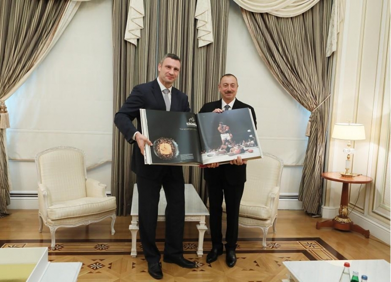 klichkodan-prezident-ilham-eliyeve-hediyye