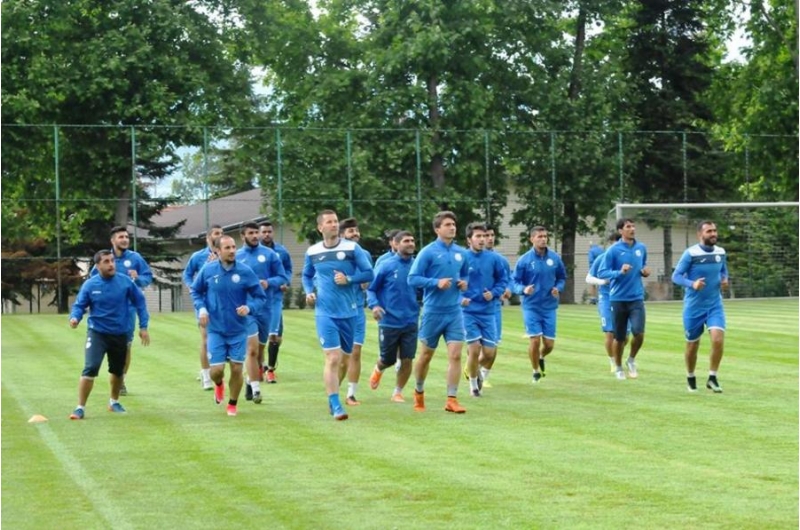 uch-futbolchu-heyete-qoshuldu