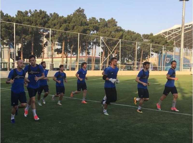 qarabag-samtredia-ile-oyuna-hazirlashir