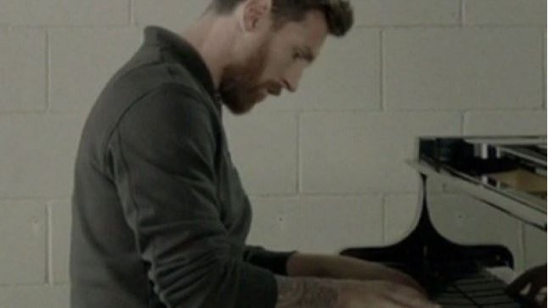 messi-chempionlar-liqasinin-himnini-pianoda-ifa-etdi