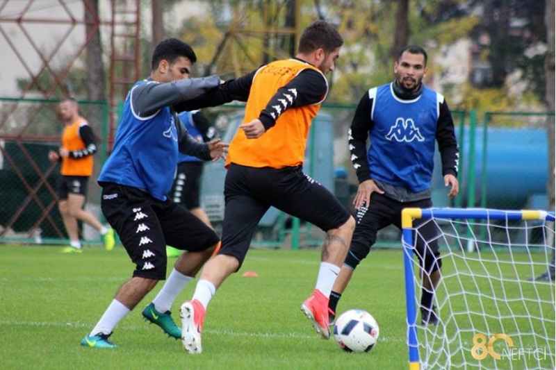 neftchi-sumqayitla-oyuna-hazirlashir