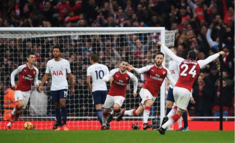 london-derbisinde-arsenal-sevindi
