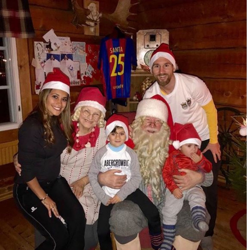 messi-shaxta-babaya-forma-hediyye-etdi