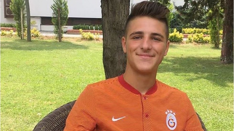 qalatasaray-heyetini-19-yashli-futbolchu-ile-guclendirdi