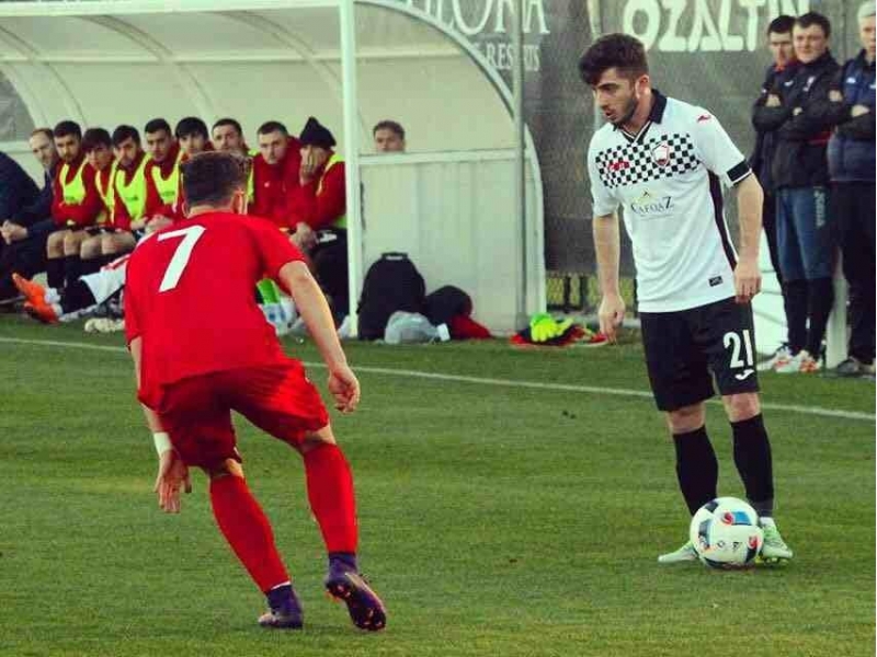 kepez-qebelenin-futbolchusunu-icareye-goturdu
