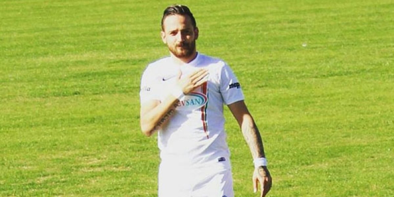 turk-futbolchuya-silahli-hucum-olub